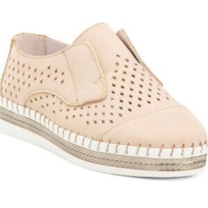 NWT Bernie Women's Leather Confort Beige Perforated Slip on Sneakers Size 37